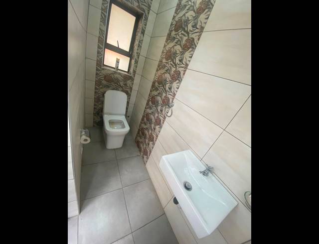 7 BEDROOM HOUSE FOR SALE IN AERORAND